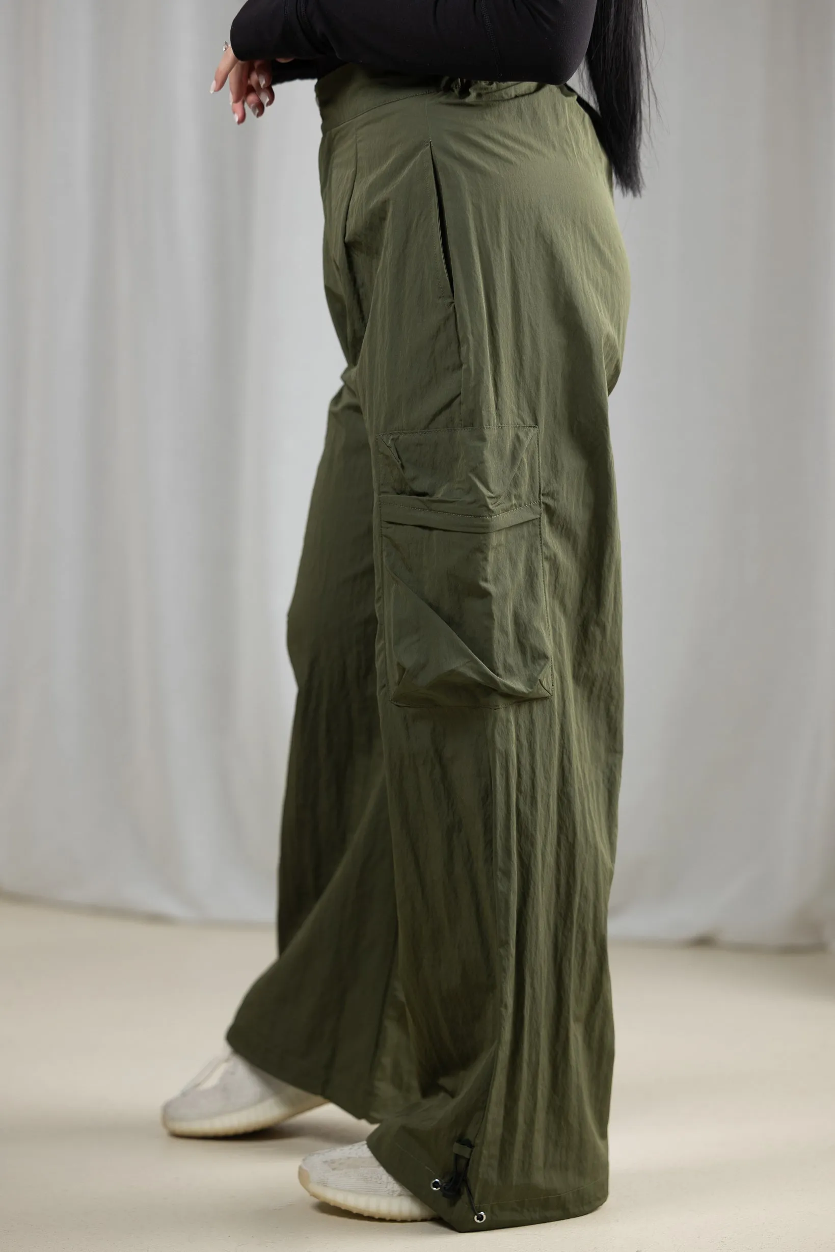 Modelle/Move Archi Parachute Pants