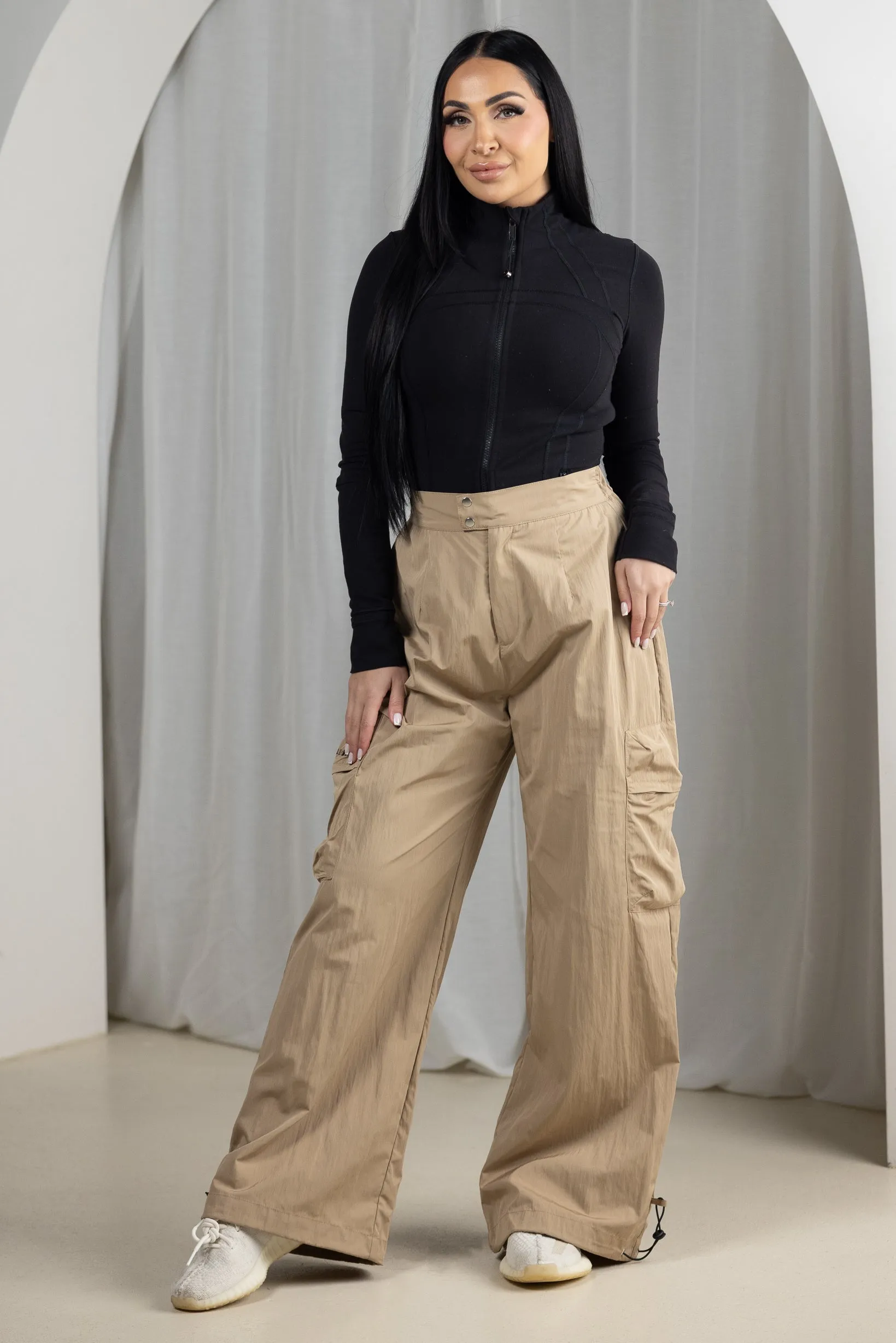 Modelle/Move Archi Parachute Pants