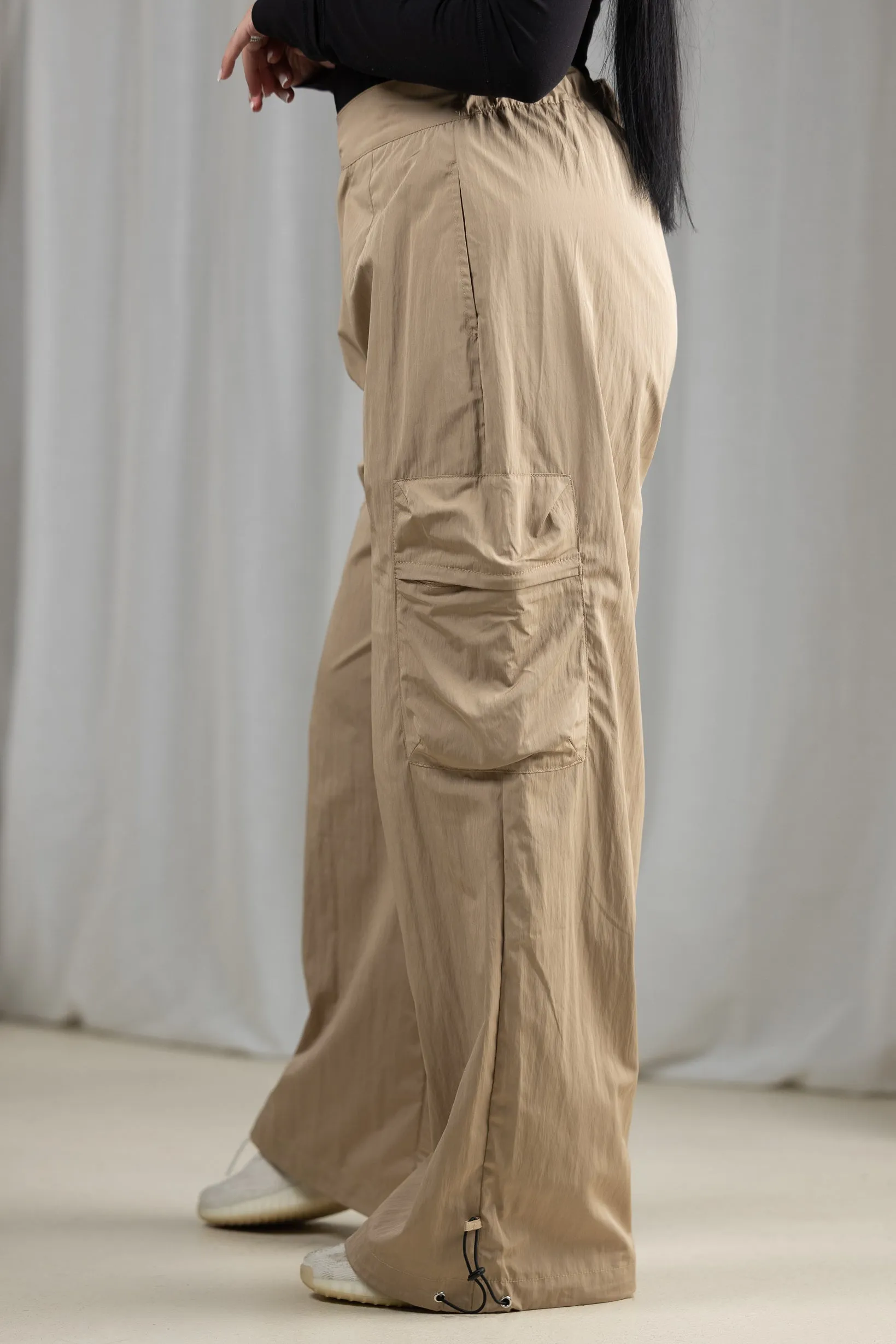 Modelle/Move Archi Parachute Pants