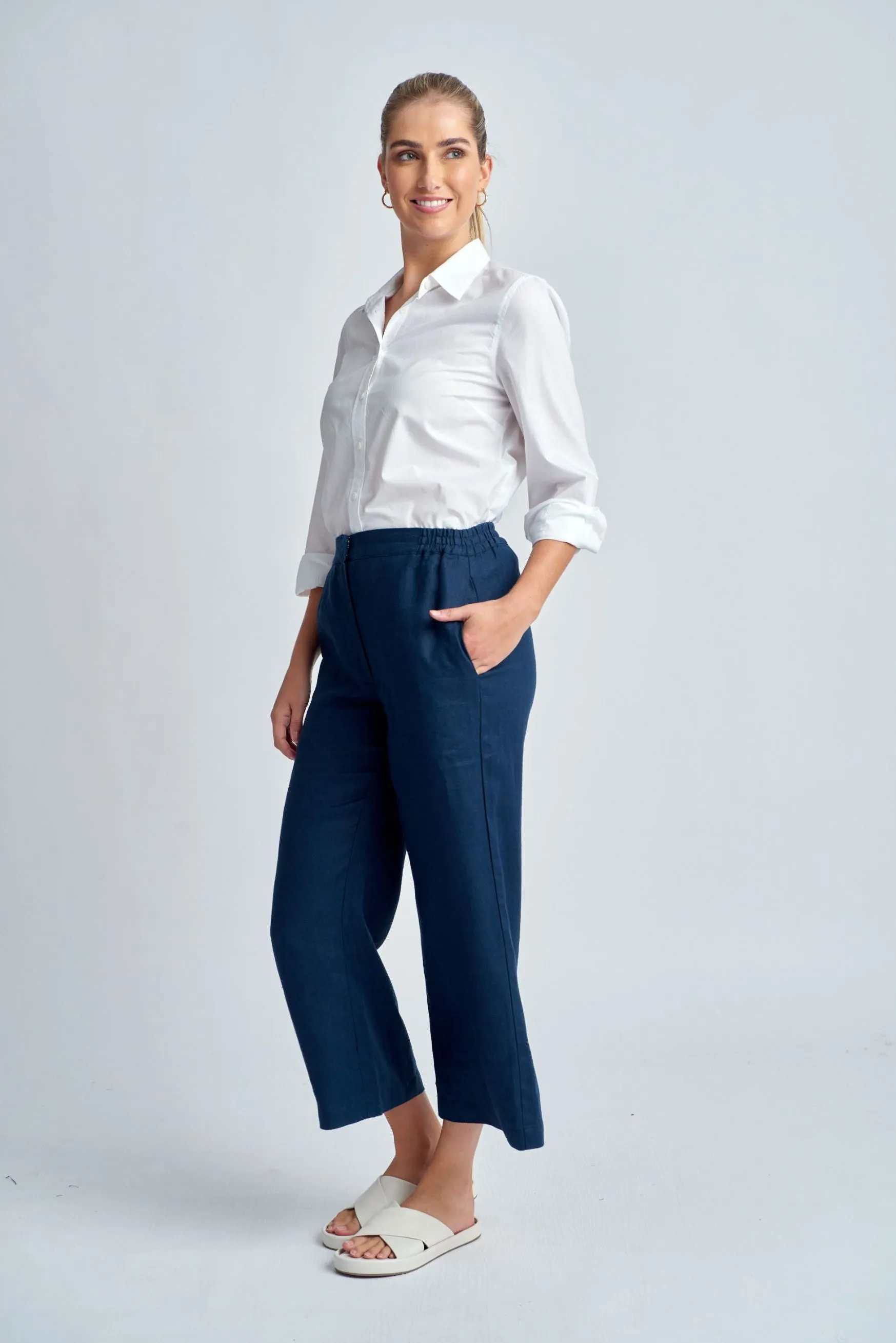 Straight Leg Cropped Linen Pant Navy